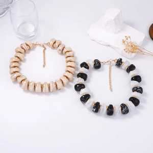 Collier pour femme en résine écologique, artisanal, de luxe, dernier cri, thème ange, finition polie, perles élégantes, qualité supérieure - Product Image 6