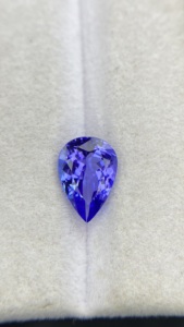 Piedra Suelta de Tanzanita Natural Certificada, Corte Pera, con Excelente Color y Brillo, Zoisita Natural, 1.80 Quilates, Claridad Lupa - Product Image 2