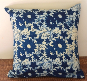Housse de coussin en coton 100% imprimé indigo à la main en Inde, pour la décoration du canapé, la maison et le salon - Product Image 4