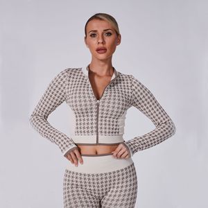 Ensemble 2 pièces de vêtements de sport ajustés et extensibles pour yoga et gym : Soutien-gorge de sport court à imprimé vichy personnalisé et Leggings taille haute - Product Image 6