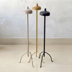 Elegante Juego de 3 Quemadores de Incienso Altos para Piso con Acabados Metálicos Elegantes, Perfecto para una Decoración Aromática del Hogar - Product Image 1