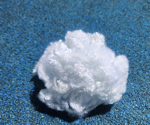 Fibra hueca siliconada HCS de 7Dx32mm, 100% poliéster, antiestática, reciclable, para relleno de telas no tejidas. - Product Image 5