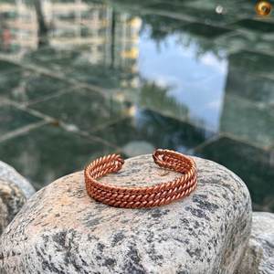 Brazalete trenzado de cobre puro hecho a mano, triple hebra, joyería artesanal de metal y cobre, cable trenzado, joyería curativa para hombres y mujeres, regalo OEM. - Product Image 4
