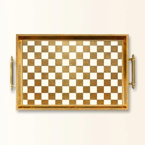 Plateau en métal haut de gamme avec un design à carreaux dorés et blancs, parfait pour servir des aliments, des boissons et présenter sur la table, en provenance d'Inde. - Product Image 4