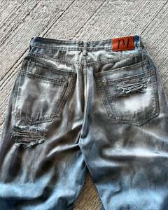 Pantalones Cargo de Mezclilla Negros, Corte Holgado, con Bolsillos con Cremallera, Bordes Deshilachados, Estilo Vintage, Jeans para Hombre - Product Image 3