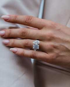 Bague de fiançailles Toi et Moi en or blanc 14 carats avec émeraude et diamant de laboratoire taille poire, serti halo caché, pour anniversaire de mariage, bijoux fins - Product Image 4