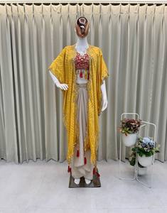 กระโปรงคลุมสีครีมเสื้อสีชมพูและยักไหล่ปักด้วยเครื่องแต่งกายแบบตะวันตก - Product Image 5