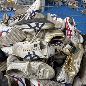 <span class=keywords><strong>Scarpe</strong></span> da Uomo di Marca Internazionale Tiger, Vendita all'Ingrosso di <span class=keywords><strong>Scarpe</strong></span> <span class=keywords><strong>e</strong></span> Borse di Seconda Mano di Classe A, Sneakers Usate - Product Image 2