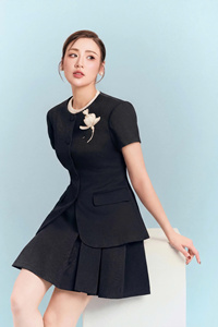 Minifalda Negra Plisada para Mujer, Falda Corta Elegante de Cintura Alta Estilo Coreano - Product Image 2