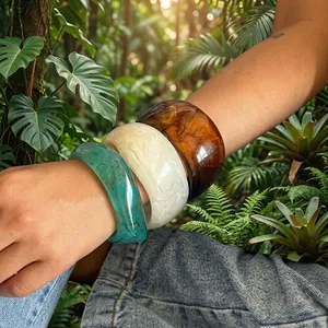 Pulseras Modernas de Resina Epoxi con Diseño de Ángel, Tres Tonos Brillantes, Joyería de Moda para Mujer, Venta al por Mayor en India - Product Image 4