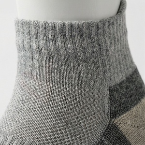 Chaussettes ras du cou pour hommes, couleur unie, tricotées, respirantes, en coton, polyester et élasthanne, pour usage quotidien en automne, style classique - Product Image 4