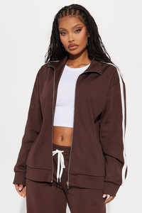 Conjunto Deportivo Personalizado con Pedrería, Pantalones Deportivos Anchos y Sudadera con Capucha - Product Image 3