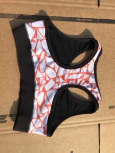 Ensemble de sport pour femmes : Soutien-gorge léger et respirant de haute qualité à imprimé marbré avec fermetures éclair et leggings élastiques à taille haute, logo frontal - Product Image 6