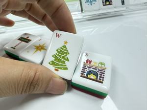 Juego de Mahjong Americano de Lujo para las Fiestas Navideñas, Serie <span class=keywords><strong>Ludo</strong></span>, 160 Fichas Acrílicas con Reverso Rojo, Tema de Santa Claus, para Niños y Profesionales - Product Image 4