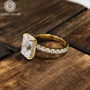 Bague de fiançailles Charm_Jewells en moissanite taille coussin, certifiée IGI, plaquée or 18 carats, sertie à griffes, style classique pour femme, 3 g. - Product Image 5