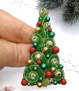 Broche Artístico Bordado a Mano con Diseño de Cuentas, Pin de Moda Único para Uso Diario - Product Image 1