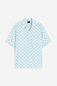 เสื้อเชิ้ตผู้ชายทรงบ็อกซี่ผ้าซาตินกันยับ ดีไซน์เรียบง่าย สไตล์ลำลอง ปกคอปก ติดกระดุม  สำหรับฤดูร้อน  สามารถสั่งตัดได้ - Product Image 6
