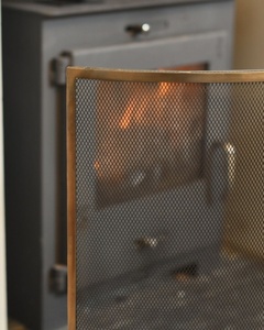 Écran de cheminée en métal courbé Heritage Arc, grille anti-étincelles, protection de foyer autoportante, résistant à la chaleur, finition bronze - Product Image 3