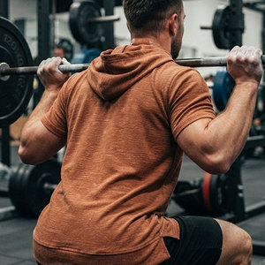 Haut à capuche à manches courtes pour homme, pour la gym en intérieur, OEM, pour l'entraînement, résistant à l'usure, en tissu doux texturé avec ourlet, à prix bas - Product Image 6