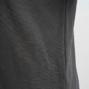 Polo à manches courtes gris foncé pour homme avec col zippé et bordure beige, design tricoté décontracté, coupe classique, couleur unie - Product Image 5