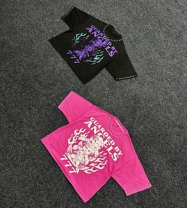 Camiseta Premium Personalizada con Estampado DTG, 250 gsm, 100% Algodón, con Pedrería en el Cuello y el Dobladillo de las Mangas - Product Image 1