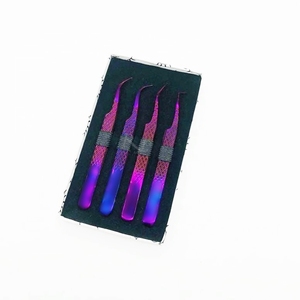 Pince à cils en acier inoxydable avec revêtement plasma violet / Poignée diamantée / 4 pinces à pointes différentes et emballage personnalisé en boîte cartonnée - Product Image 4