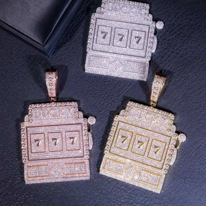 จี้รูปตู้สล็อตแบบ Iced Out ประดับเพชร VVS Moissanite เงินแท้ 925 ชุบโรเดียม ฝังเพชรแบบไมโคร สไตล์ฮิปฮอป - Product Image 3