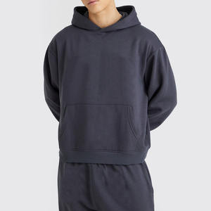 Survêtement de sport pour homme, alliant confort athlétique, tissu doux, coupe flexible et design décontracté pour tous les jours, en vente. - Product Image 5