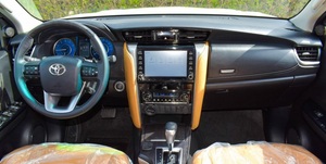 Listo para Enviar: Toyota Fortuner VXR 4x4 2025, Equipamiento Completo, Título Limpio, Seminuevo - Product Image 3