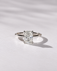 Anillo de Compromiso Clásico Solitario con Diamante Cultivado en Laboratorio con Corte Radiante y Chapado en Oro para Mujer - Regalo de Aniversario y Boda - Product Image 1