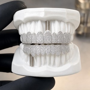 Grillz Dental Personalizado de Plata 925 Certificada con Baño de Oro de 14K, Microincrustaciones de Moissanita de Corte Brillante, Unisex, para Fiesta Hip Hop - Product Image 2