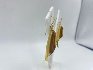 ต่างหูเสน่ห์ชุบทองที่ได้แรงบันดาลใจจากวินเทจสำหรับผู้หญิงประดับมุกหรูหราขนาดใหญ่เป็นของขวัญที่สมบูรณ์แบบสำหรับงานแต่งงาน - Product Image 2