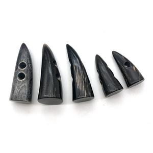 Botones de Cuerno de Buey Auténtico de 2 Agujeros, Estilo Retro, Color Natural, Personalizados, de Primera Calidad, para Suéteres, Venta al Por Mayor - Product Image 1