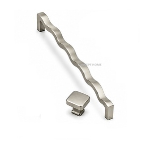 Tirador de Barra Contemporáneo de Latón con Perilla Cuadrada, Herraje Duradero para Muebles, Ideal para Cajones de Cocina - Product Image 2