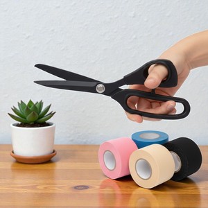 Ciseaux de sport antiadhésifs DIY de 8,5 pouces avec lame recouverte de fluorure et poignée souple pour couper le ruban adhésif sportif, en acier inoxydable - Product Image 1