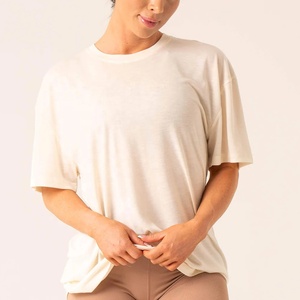 เสื้อยืดผู้หญิงโพลีเอสเตอร์ทรงหลวมใส่สบายสำหรับฤดูร้อน ขายดีรุ่นใหม่ เป็นมิตรกับสิ่งแวดล้อม แห้งเร็ว ปักโลโก้ พิมพ์ลายทอ แฟชั่น ราคาถูก - Product Image 1