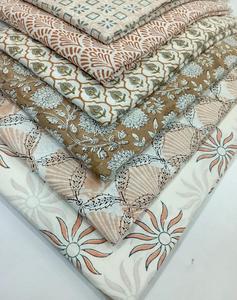 Tissu en coton 100% imprimé à la main à Jaipur, motif floral blanc et bleu, résistant à l'eau, léger, pour robes, saris, tissu de mariage - Product Image 4