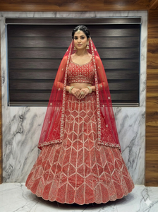 Lehenga Roja Nupcial Directo de Fábrica con Pedrería Pesada y Bordado de Zarkan, Traje de Boda Indio-Pakistaní, con Patta de Lona y Cancan, OEM - Product Image 2
