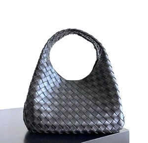Sac fourre-tout noir en cuir véritable tressé à la main Royaa pour femme, bandoulière unique, style Normcore/Minimaliste, ouvert, portable et tendance - Product Image 1