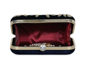 Sac à main ethnique brodé à la main, élégant et abordable pour femmes, idéal pour les soirées et les occasions spéciales - Product Image 5