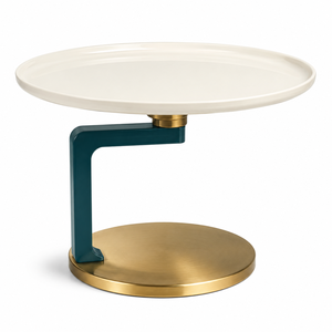 Plateau rectangulaire pour servir les pâtisseries, doté d'un rebord surélevé spacieux, d'une finition dorée brossée lisse et d'un design contemporain élégant. - Product Image 6