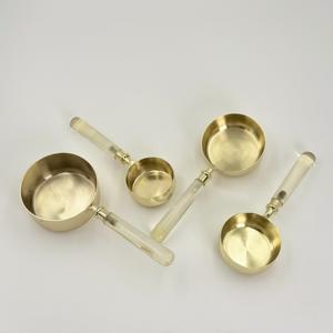 Offre Spéciale – Ensemble de 4 Tasses à Mesurer en Acier Inoxydable de Haute Qualité, Finition Dorée avec Poignée en Résine Transparente – Outils de Pâtisserie à Faible MOQ - Product Image 2