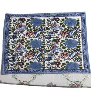 Serviettes de table carrées en coton classiques faites à la main, imprimées, absorbantes, réutilisables, personnalisables, lavables en machine, écologiques, pour la salle à manger à la maison - Product Image 1