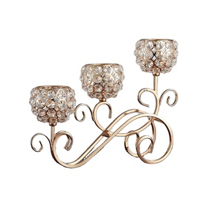 Lampe élégante en cristal plaqué or à trois têtes en cristal Bougeoir de mariage Supports votifs décoratifs de table à bas prix - Product Image 1