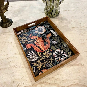 Bandeja de Madera Decorativa Redonda con Diseño Floral Único Hecha a Mano, Bandeja de Madera de Olivo y Acacia - Product Image 1