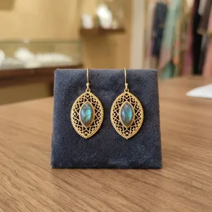 Boucles d'oreilles en laiton avec pierre précieuse labradorite, vente en gros, bijoux faits à la main de style bohème pour femmes - Product Image 1