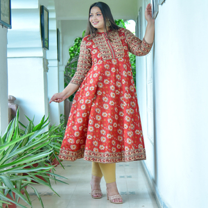 Kurta Anarkali en coton marron avec encolure en dentelle, col mandarin, manches trois-quarts, longueur genou, grande taille pour femme, vente en gros - Product Image 1