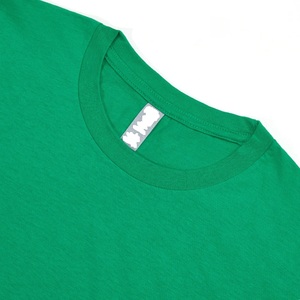 เสื้อยืดผู้ชายสีเขียวล้วน ผ้าฝ้าย แขนสั้น คอกลม ทรงโอเวอร์ไซส์ สไตล์ลำลอง วินเทจ ผ้าเจอร์ซีย์ทอ  โลโก้ด้านหน้า ดีไซน์เรียบ - Product Image 2