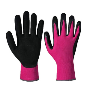 Gants de travail antidérapants en tricot respirant rouge et noir pour la protection des mains en milieu industriel - Product Image 5