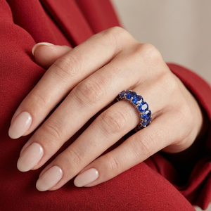 Joyería de entrega rápida, diseño especial, gama alta, platino, oro blanco, India, zafiro ovalado completo, piedra preciosa, anillo de eternidad, banda para dama - Product Image 2